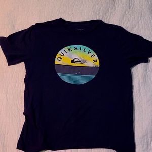 Dark blue quiksilver t-shirt large